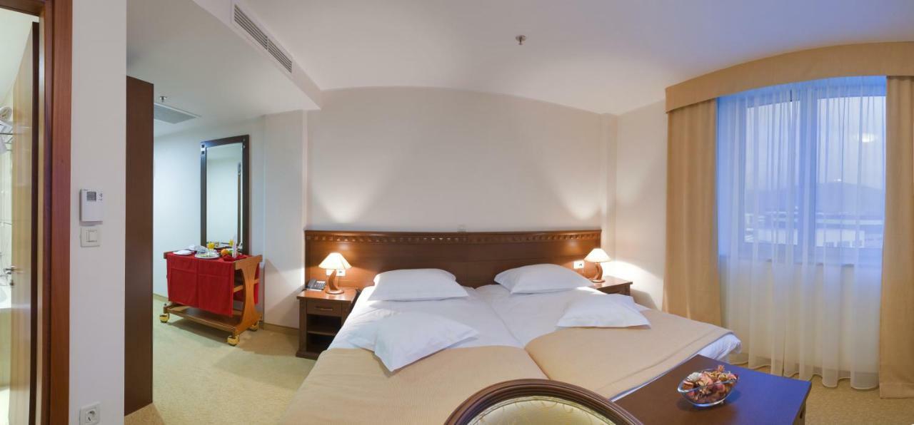 Hotel Katarina Dugopolje Buitenkant foto